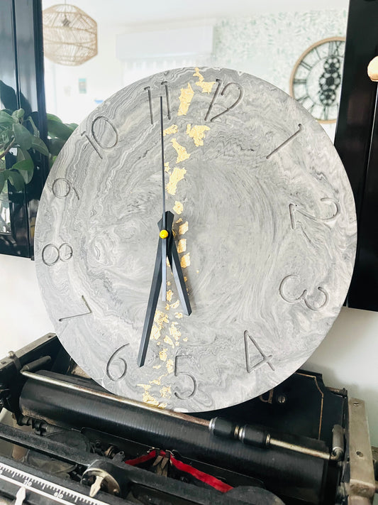 Horloge en Jesmonite