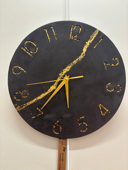 Horloge en Jesmonite